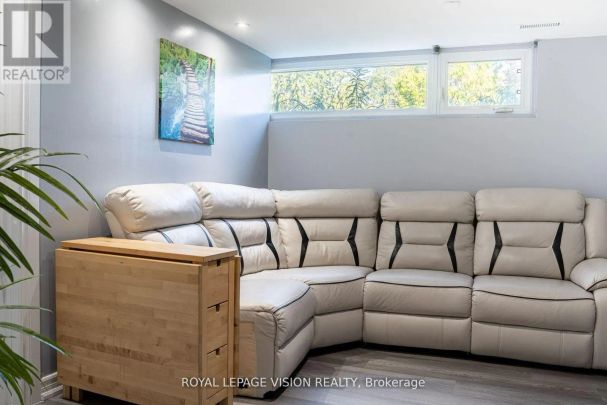 28 JEFFTON CRESCENT - Photo 1