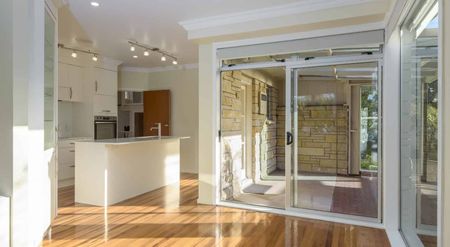 Best location in Hamilton!! - Photo 3