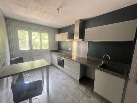 Location Appartement 3 pièces 64m² NEUVILLE SUR SAONE 69250 - Photo 2