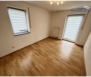 Gepflegte 2,5 Zimmer-Erdgeschoss-Wohnung mit kleinem Gartenanteil + Terrasse in beliebter Lage - Foto 1