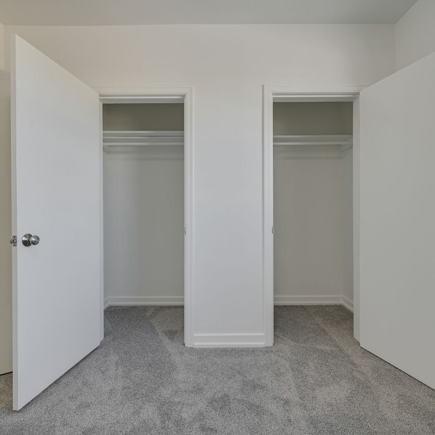 Edward Manor - Photo 1
