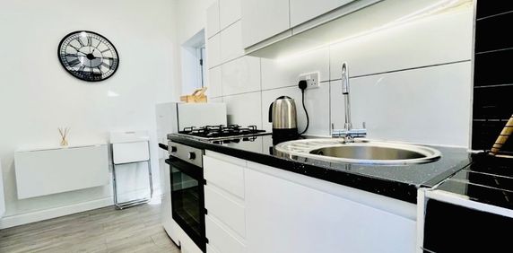 1 Bed Flat, Western Avenue, NW11 - Photo 2