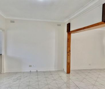 Fully Renovated Home - Photo 2