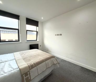 1 bedroom in a flat share to rent - Photo 3
