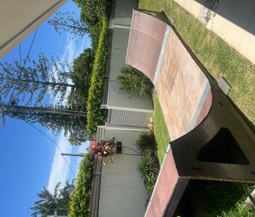 Broadbeach Waters - Photo 3