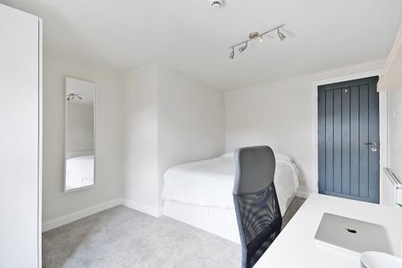 7 Bed Flat, Egerton House, S1 - Photo 3