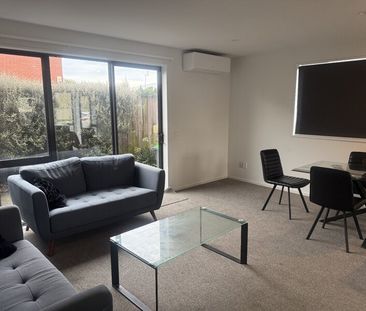 Riccarton – Modern 4 bedroom/2 bathroom Townhouse. Suit Mature Stud... - Photo 2