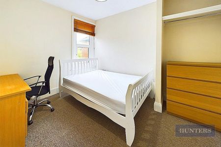 4 bedroom House To Let - Photo 5