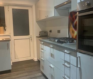 Room in a Shared House, Silchester Road, RG30 - Photo 6