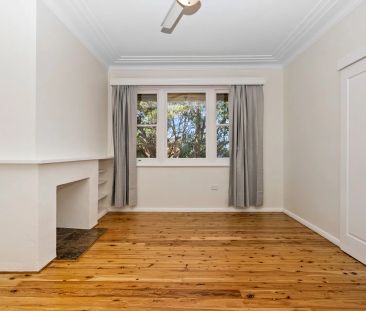 Spacious Three Bedroom House - Photo 5