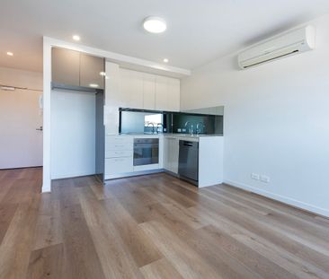 Bright 2 bedroom apartment with city views - Photo 2