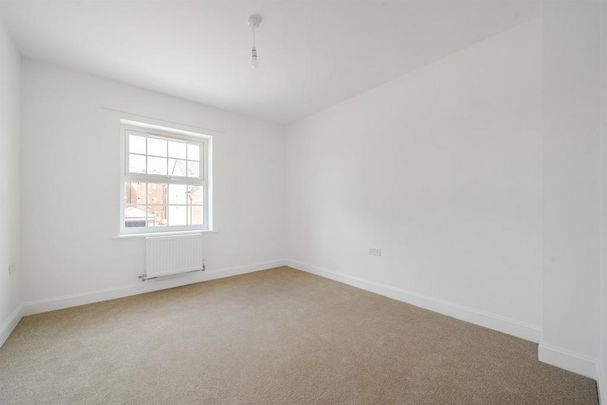 4 bedroom detached house to rent - Photo 1