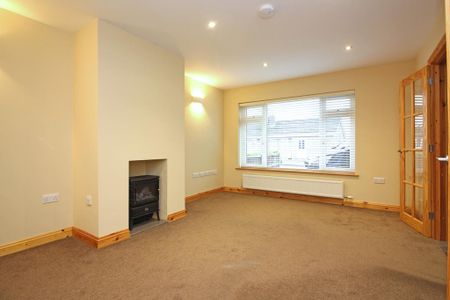 2 bedroom semi-detached bungalow to rent - Photo 4