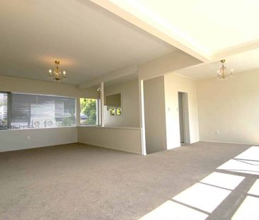 Takapuna Beach Beauty - Photo 5