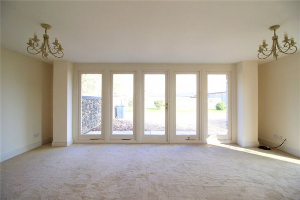 Park Farm, - Photo 1