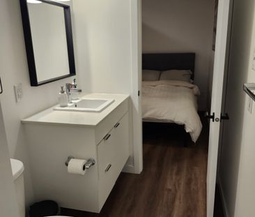 Sole Rutland Furnished 1 Bed 1 Bath - Photo 5