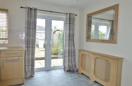 3 bedroom semi-detached house to rent - Photo 4