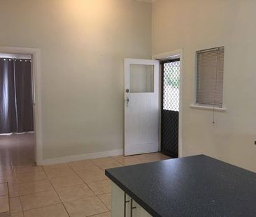 Fantastic location - Neat 3 Bedroom Home! - Photo 3