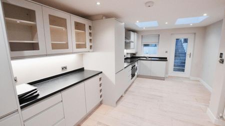 2 bedroom terraced house to rent - Photo 4