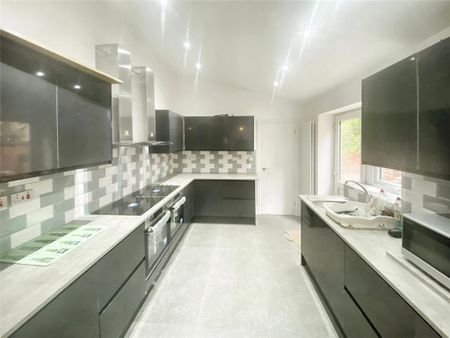 1 bedroom in a house share to rent - Photo 5