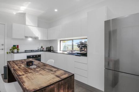 Modern & Convenient Two Bedroom Granny Flat - Photo 3