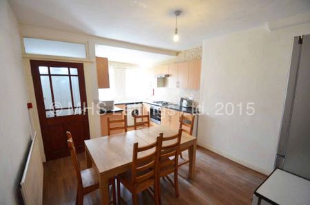 6 Bedroom Mid Terraced House for rent in Manor Drive - Photo 2