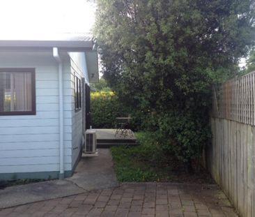 Tidy 3-Bedroom House - Photo 2