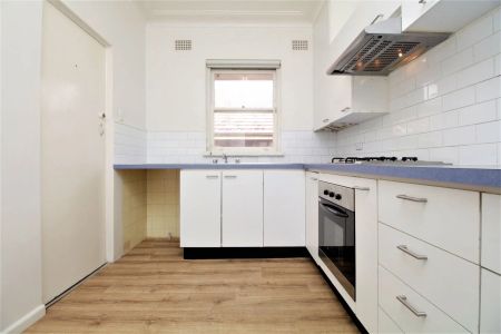 Charming Two Bedroom Apartment Bursting With Character - Photo 4