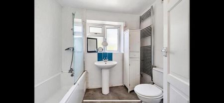 4 bedroom terraced house to rent - Photo 5