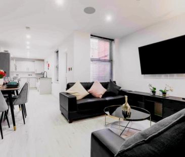 1 Beds 2 Baths - Photo 2