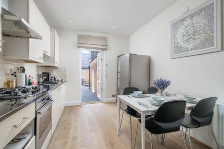 Portobello Road, London, W11 flat to rent - Photo 2