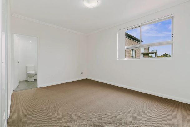 2Bedrooms, 2Bathrooms - Photo 1