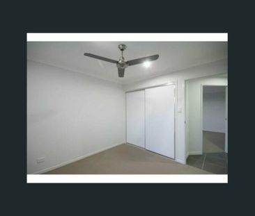 MODERN 3 BEDROOM HOME WITH AIR CONDITIONING & COVERED OUTDOOR AREA - Photo 3