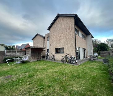 Halfopen woning met 4 slaapkamers en ruime tuin - Photo 5