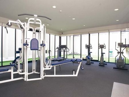 Stylish 2 bedroom Apartment in the Heart of Melbourne - Photo 2