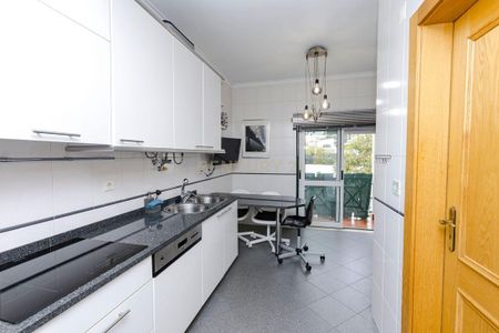 Carnaxide e Queijas, Lisbon - Photo 3