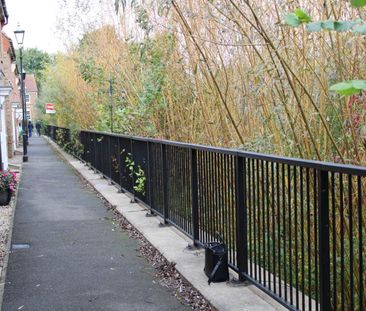 Lowndes Path, Aylesbury - Photo 5