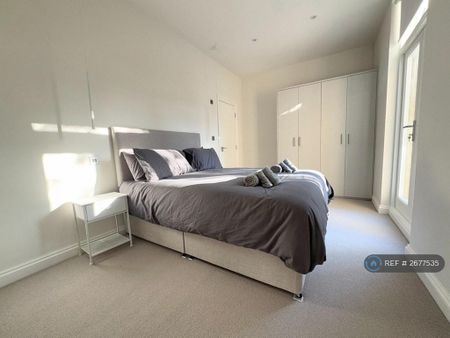 3 bedroom flat to rent - Photo 3