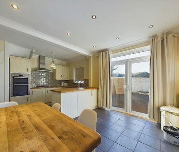 3 bedroom end of terrace house to rent - Photo 6