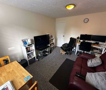 Sunbeam Way, Gosport, Hampshire - Photo 1