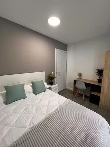 Calle de Sánchez Preciado, Madrid, Community of Madrid 28039 - Photo 2