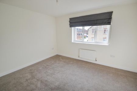 4 bedroom detached house to rent - Photo 4