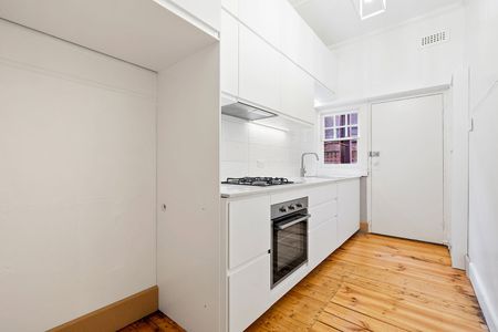 Renovated Art Deco Apartment in the Heart of St Kilda - Photo 5