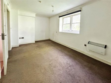 The Manor House, 68 Moorside Avenue, Crosland Moor, Huddersfield, HD4 - Photo 2