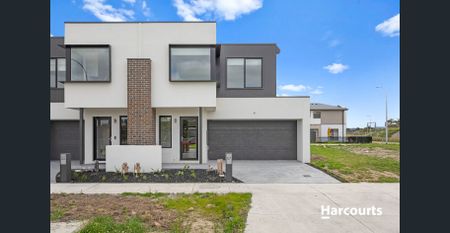 Exquisite Two-Story Retreat: Modern Living Meets Elegance and Comfort - Photo 4