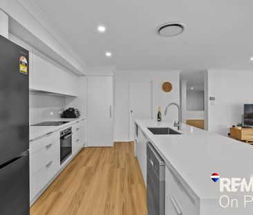 Stunning Family Home - Photo 6