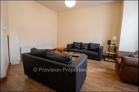 6 Bedroom Chestnut Avenue Hyde Park - Photo 1