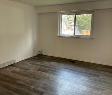 For Lease - 361 Linden Street, Oshawa, Ontario - Photo 4