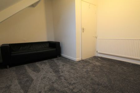 £850 PCM, One Bedroom Second Floor Flat in Penarth Road, Grangetown, Cardiff, CF11 6FR - Photo 2