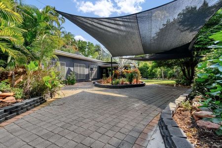 GREAT LOCATION, LUXURIOUS RENOVATION - Photo 2